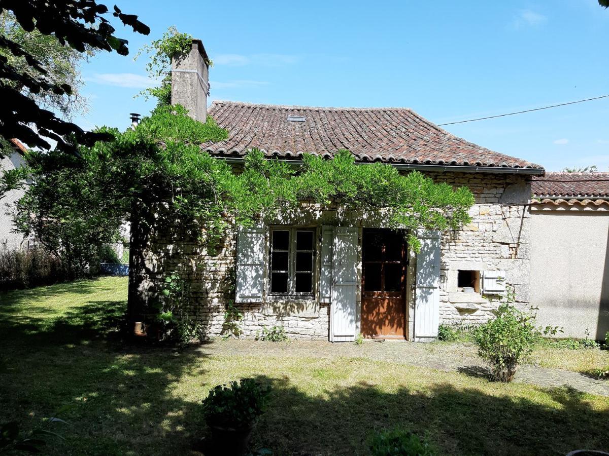 Wisteria Cottage Les Adjots المظهر الخارجي الصورة