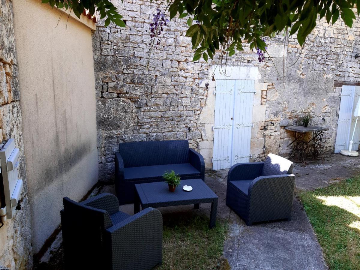 Wisteria Cottage Les Adjots المظهر الخارجي الصورة